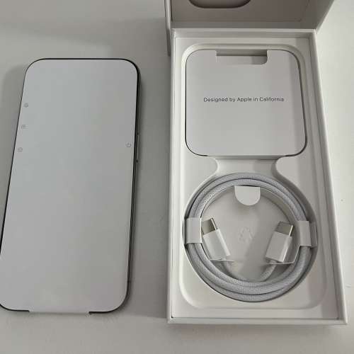 100％全新 15 pro 128GB 原色 （香港行貨）
