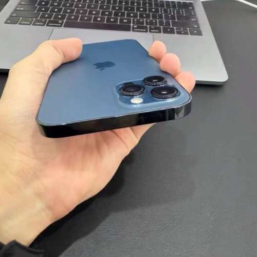 Apple iPhone 13 Pro 1TB， 6.1寸大螢幕，電池效能90 ％，功能全部正常運作，已貼貴...