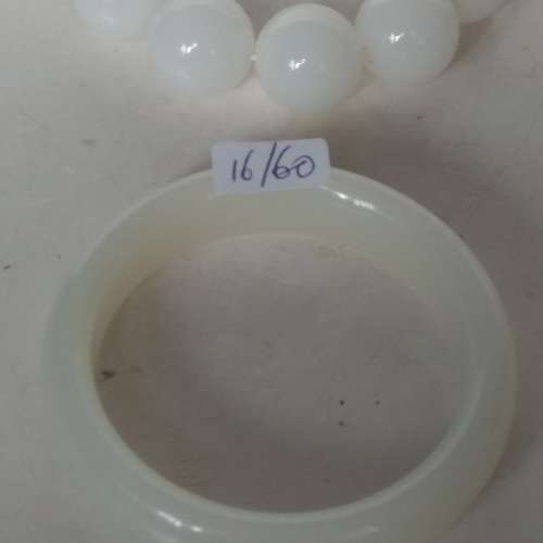 俄羅斯白玉手鐲/手串。圓滑好水頭。單隻180元，一手四隻共售500元。no.A7.5.24