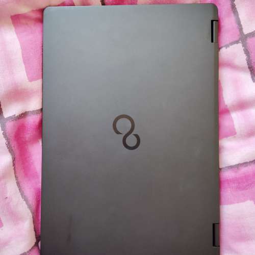 Fujitsu U728 12.5 inch laptop computer