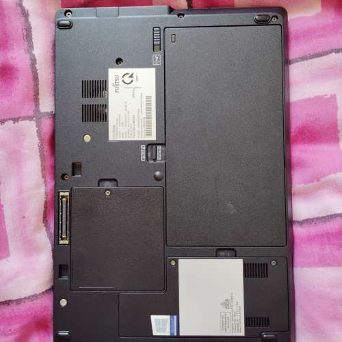 Fujitsu U728 12.5 inch laptop computer