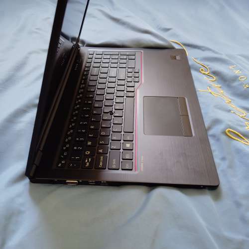 Fujitsu U758 15.6 inch laptop computer i7