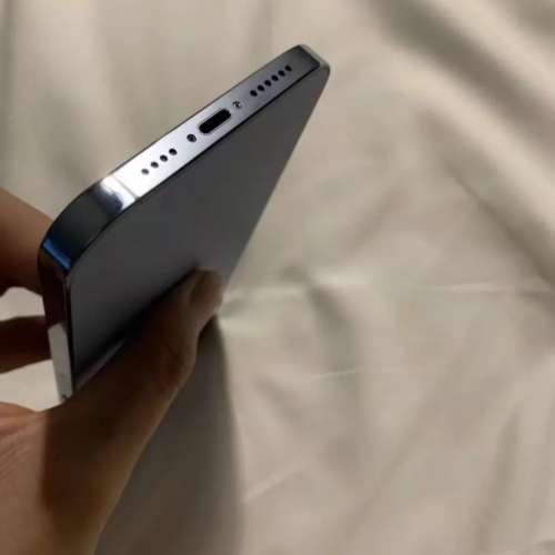 Apple iPhone 13 Pro 1TB， 6.1寸大螢幕，電池效能90 ％，功能全部正常運作，已貼貴...