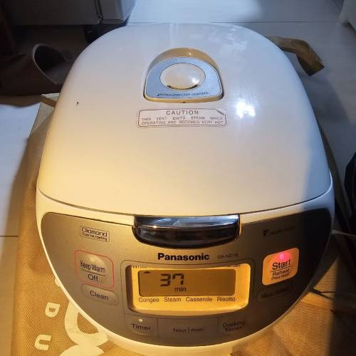 Panasonic SR ND18樂聲牌 煮飯
飯煲 電飯煲