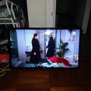 LG 32” LED iDTV