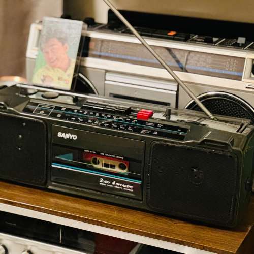 出售三洋boombox,收音機播帶正常，靚聲，早2個月已換cassette皮帶，外觀接近九成新...