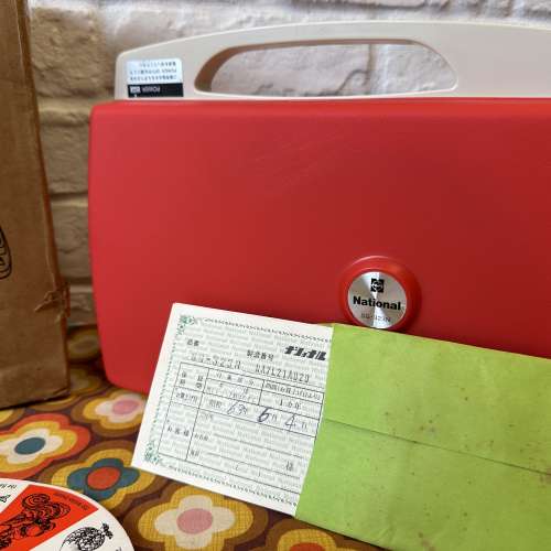 出售 昭和63年 National手提唱盤一個，100%正常，99%新，有原裝保用證及紙盒，使用...