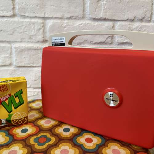 出售 昭和63年 National手提唱盤一個，100%正常，99%新，有原裝保用證及紙盒，使用...