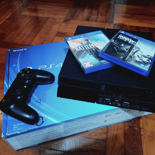 PS4 主機