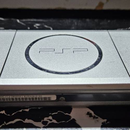 PSP 2000 連8GB Memory Stick同USB叉電線