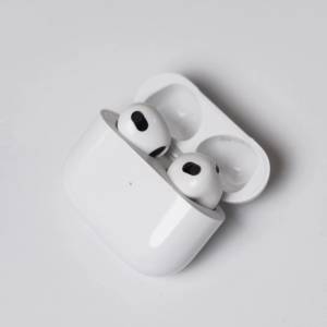 Apple Air第四代搭配閃電充電盒真無線 藍牙耳機