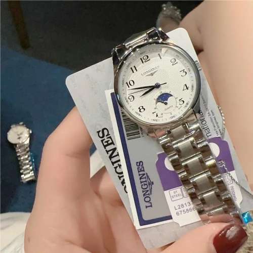 全新鋼帶指針腕錶