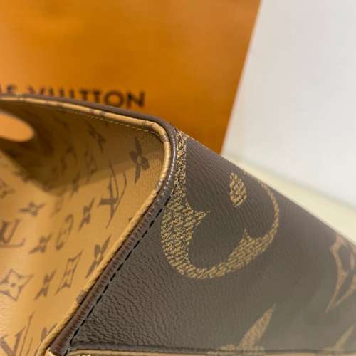 女士高檔包包 LV Onthego 中號手袋/肩包/斜挎包 M45321 頂級