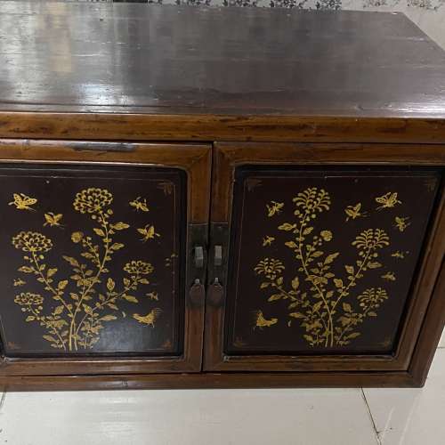 雕花中式櫃一組 可拆開為兩個 頂櫃尺寸： 30.5 x 19 x 20 吋 (闊/深/ 高） 底櫃尺...