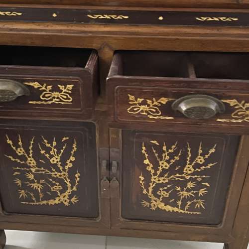 雕花中式櫃一組 可拆開為兩個 頂櫃尺寸： 30.5 x 19 x 20 吋 (闊/深/ 高） 底櫃尺...