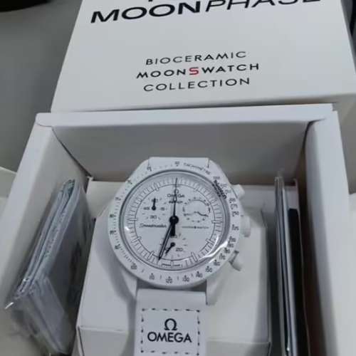 Omega X Swatch -Snoopy watch white