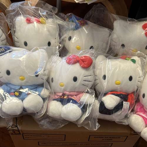 麥當勞Hello Kitty 1999年各種服裝