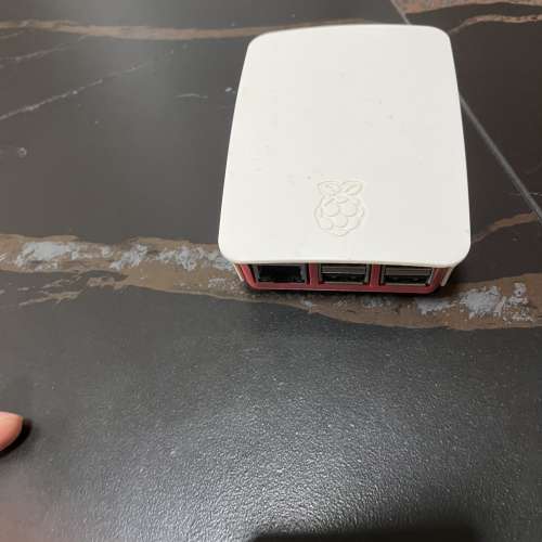Raspberry pi 3 /樹莓派3 連外殼 識裝apps既可以做電腦/NAS 或者當遊戲機