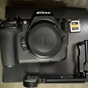 Nikon Z8 + Lexar CFB 128GB