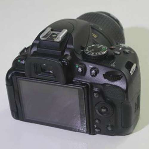 Nikon D5100 +DX18-55mm kit lens