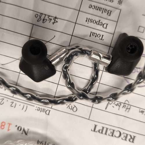 AK zero 1 耳機（非常新淨），原裝線再加AK 4.4加購線