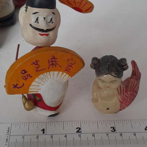 清理古舊工藝品存貨，一手十二件薄瓷花瓶/玻璃罩人物/瓷公仔小擺件 如照片顯示，全...