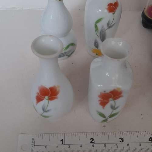 清理古舊工藝品存貨，一手十二件薄瓷花瓶/玻璃罩人物/瓷公仔小擺件 如照片顯示，全...