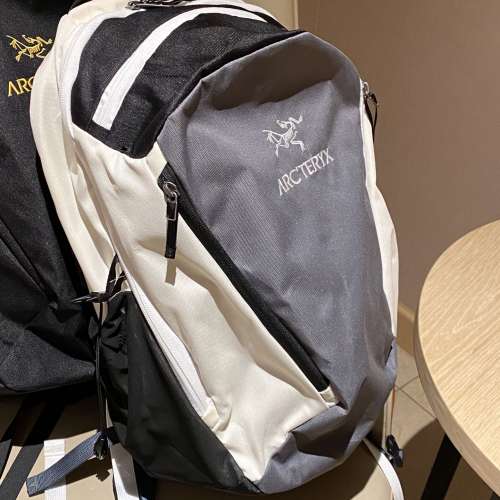 「始祖鳥 x Beams」限定‼時髦人背時髦包！