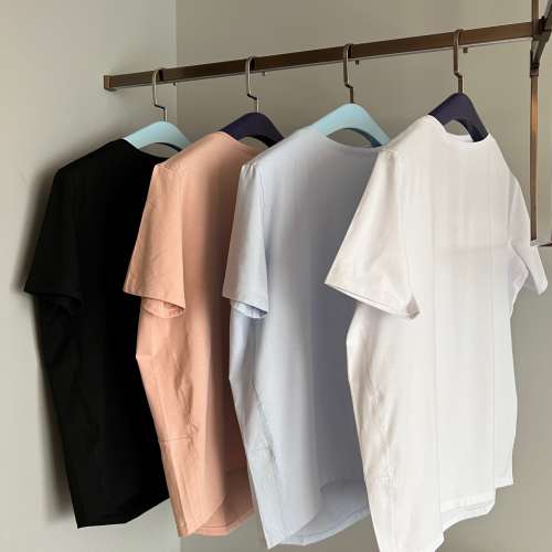 【back in action龜背短袖】顏色：黑色/白色/藍色亞麻/粉紅粘土