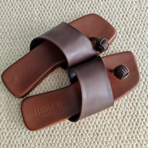 HEREU 編織球夾腳平底一字拖鞋