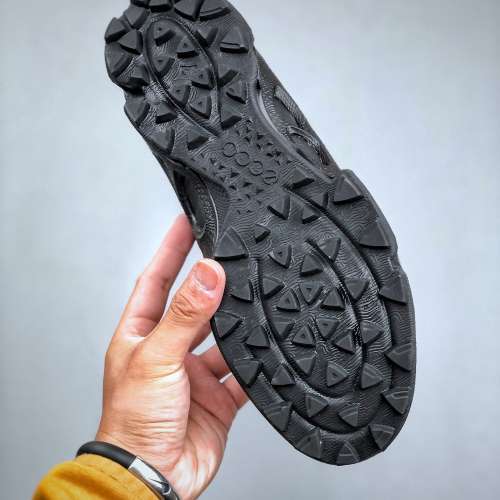 ECCO愛步2024年新款戶外鞋防水透氣越野跑鞋