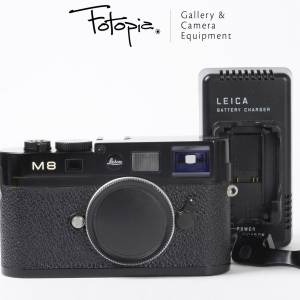 || Leica M8.2 - Black Paint with charger & thumbs-up (SC~21,800) $16800 ||