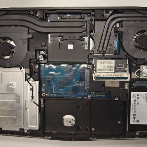 Alienware 17 (2014), i7 4700mq, GTX 765M, DDR3L 16 GB RAM, 240GB SSD