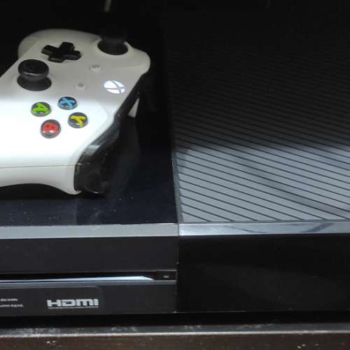 Xbox One 500GB + 九隻 games