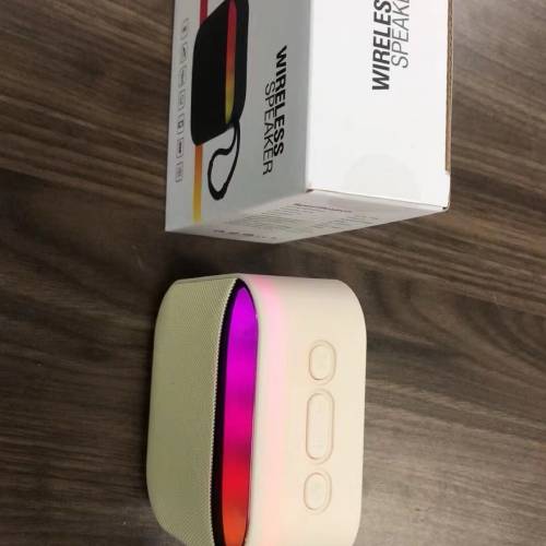 新款蓝牙音箱带RGB灯便携式户外蓝牙音响立体声