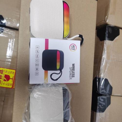 新款蓝牙音箱带RGB灯便携式户外蓝牙音响立体声