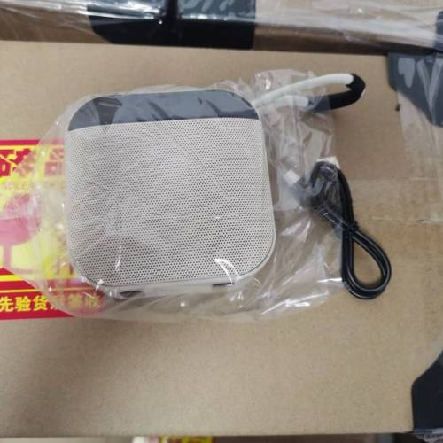 新款蓝牙音箱带RGB灯便携式户外蓝牙音响立体声