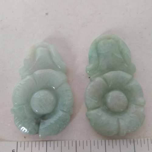 翡翠A玉福貝吊墜。約1.5吋，圓滑有色，寓意福財雙收。 一手兩個共售360元 no.B16.6.24