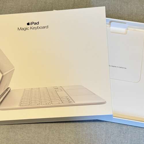 99%新 原裝香港行貨 白色 magic keyboard 11" for iPad