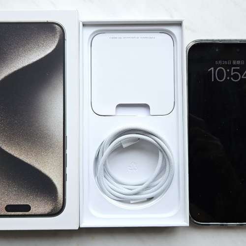 iPhone 15 Pro Max 256GB 原色 行貨保至明年4月  機身極靚零花痕 連2機套 [不議價]