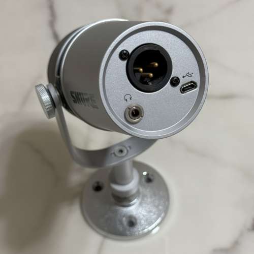Shure MV7 動圈式麥克風 (銀色) 連底座