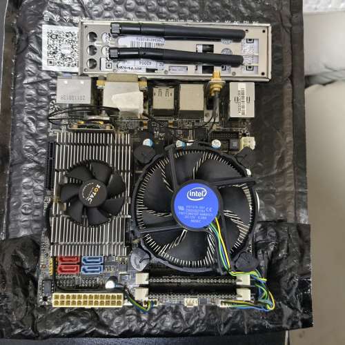 ZOTAC H67-ITX WiFi Supreme (帶獨顯gt520）+ i5 2400 + 8G ddr3