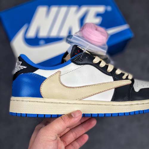 Travis Scottx Fragment Design x Air Jordan1 Low 0G SP 三方聯名白藍黑閃電 倒鉤...