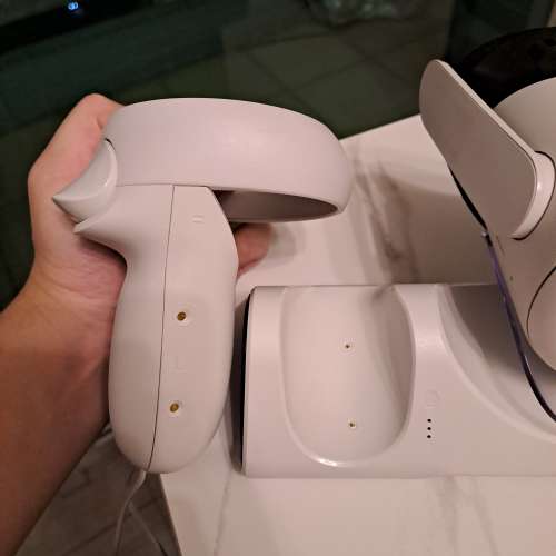 95%新，到手即玩 quest2 256GB 連舒適頭帶與面罩 及 磁吸鏡片 及 已改可充電手掣 及...