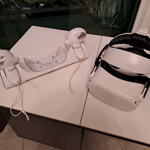 95%新，到手即玩 quest2 256GB 連舒適頭帶與面罩 及 磁吸鏡片 及 已改可充電手掣 及...