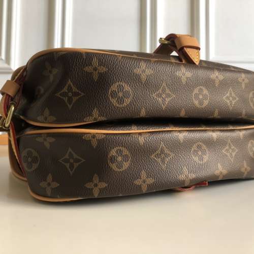 LV  SAUMUR 雙子星系列 斜挎雙面郵差袋