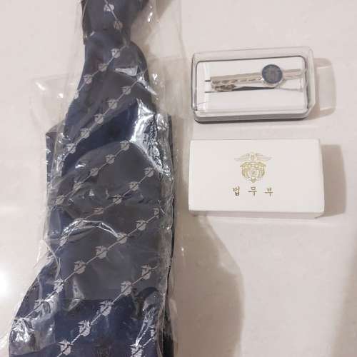 韓國獄警 領呔 呔夾