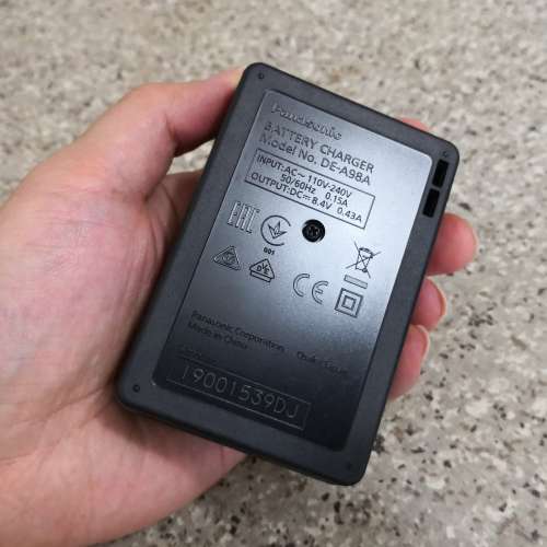 Panasonic DE-A98 (For Panasonic BLH7, BLE9, BLG10 batteries)