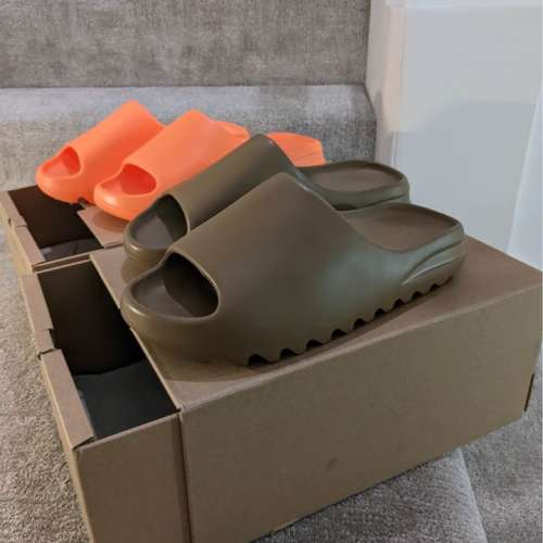 #01 YEEZY SLIDE ENFLAME Sneakers