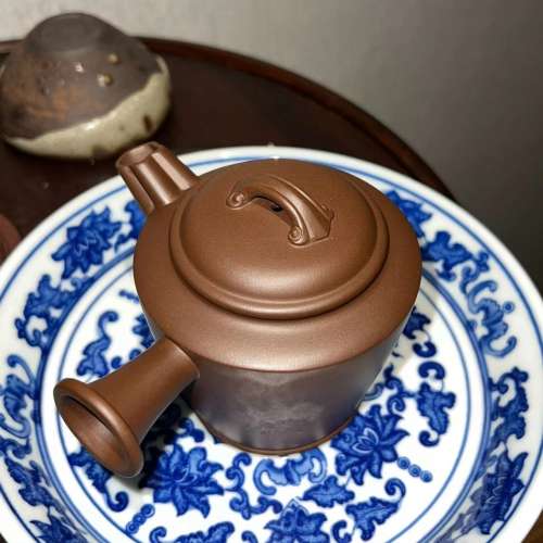 《侧把如意》全手工紫砂壶 革紫泥 高工汤梦飞老师作品 容量200cc 原套包装及证书